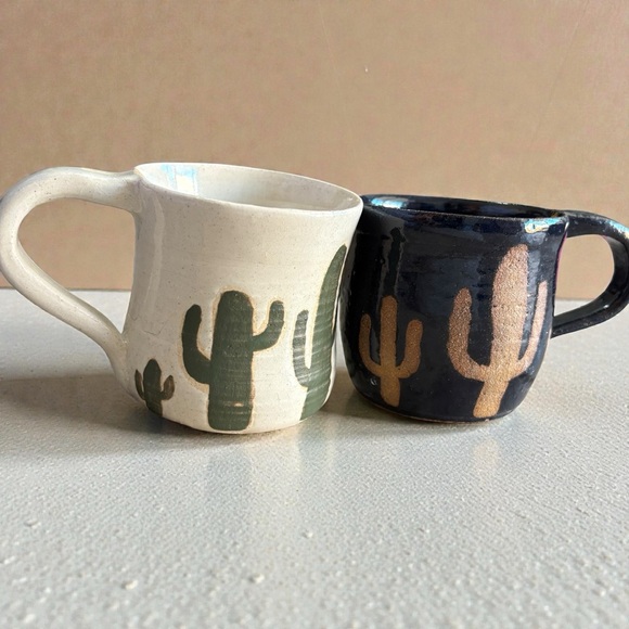 Vintage Cactus Mugs Studio Pottery Signed GEM 1975 Set Of 2 Black and Cream - Picture 11 of 15